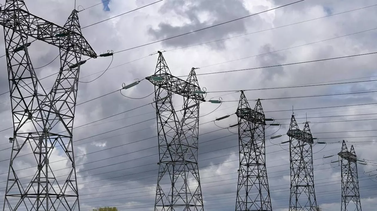 Menacé d’être censuré, Michel Barnier renonce à la hausse des taxes sur l’électricité