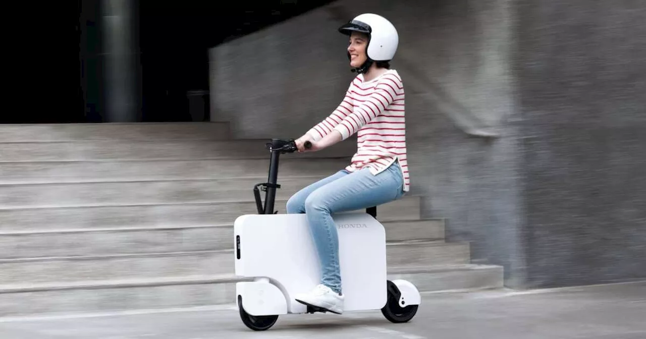 Honda Unveils Foldable Electric Scooter, Motocompacto, at KLIMS 2024