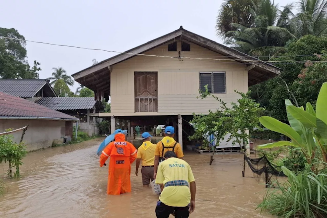 ผบ.ตร.สั่งตำรวจ ภ.8-9 ช่วยเหลือประชาชนในพื้นที่อุทกภัยเต็มที่