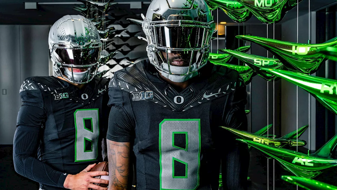 Oregon Ducks Unveil Black and Silver Uniforms For Washington Huskies: PHOTOS