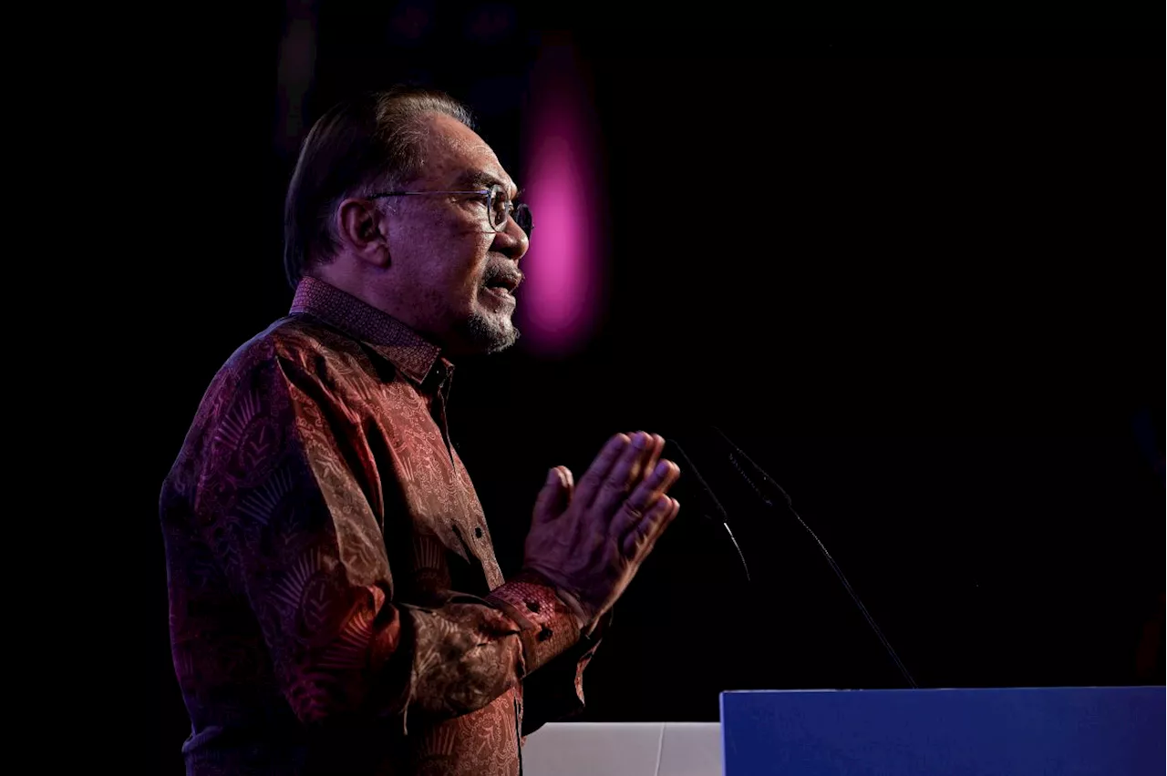 Anwar lauds Israel-Hezbollah ceasefire