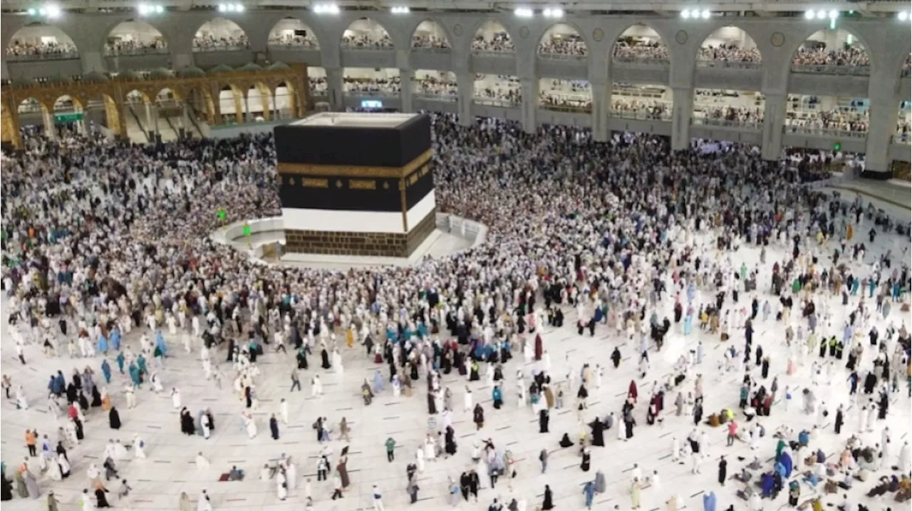 Misteri Lamaran di Depan Ka'bah: Seorang Wanita Klarifikasi Video Viral