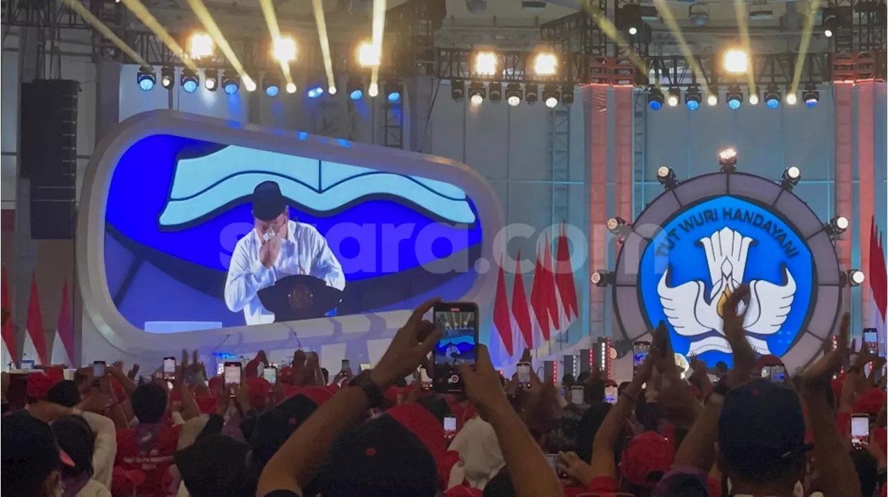 Sesegukan hingga Seka Air Mata, Prabowo Mendadak Nangis saat Pidato di Depan Para Guru, Kenapa?