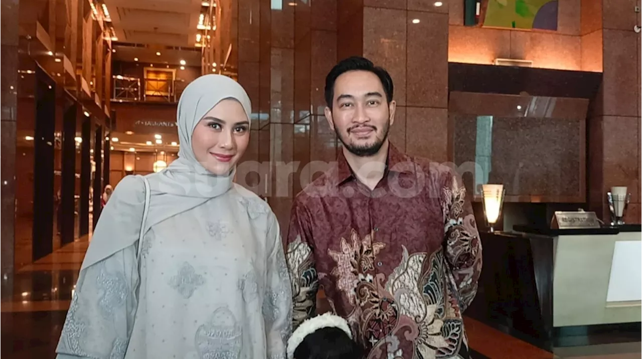 Unggul Quick Count, Jeje Govinda dan Syahnaz Sadiqah 'Rayakan' dengan Makan Pecel Lele Kaki Lima