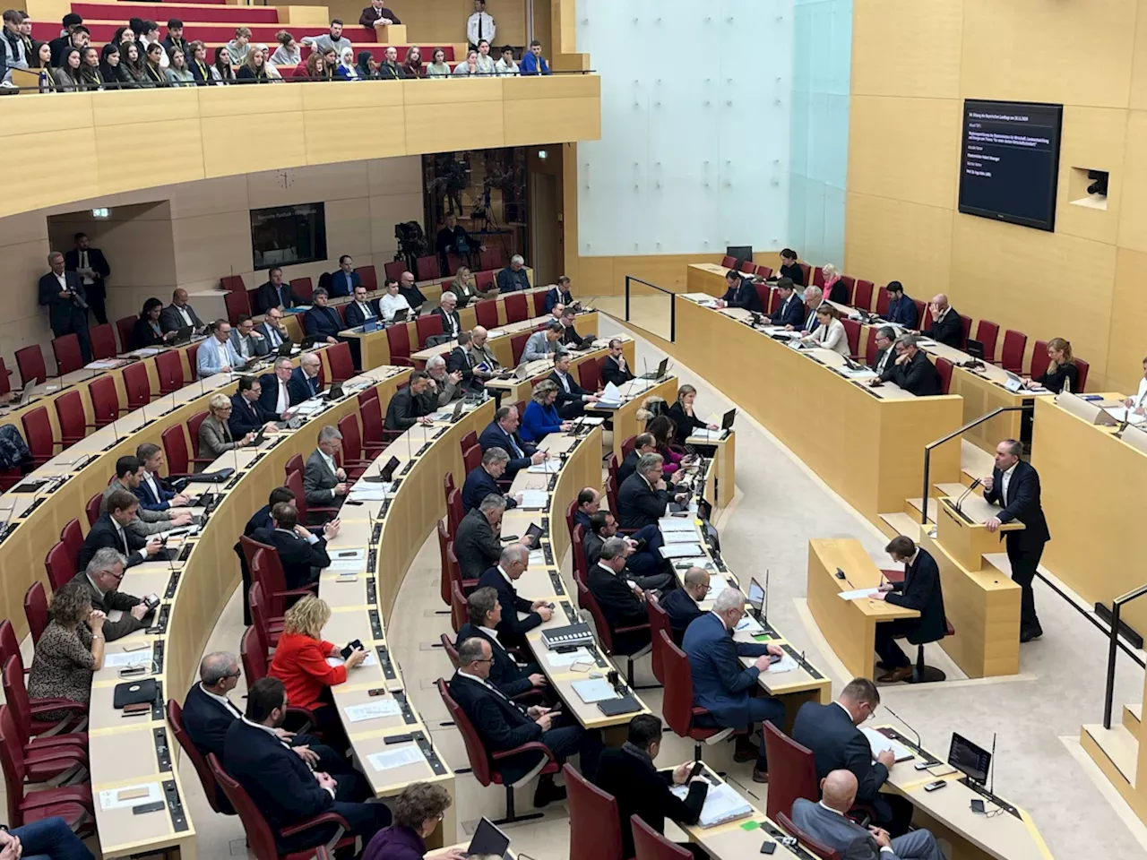 Bayerns Wirtschaftsminister fordert pragmatische Politik gegen Ideologie