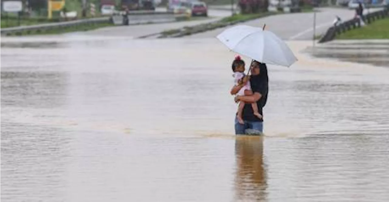 Flood Victims in Kelantan and Terengganu Rise Sharply