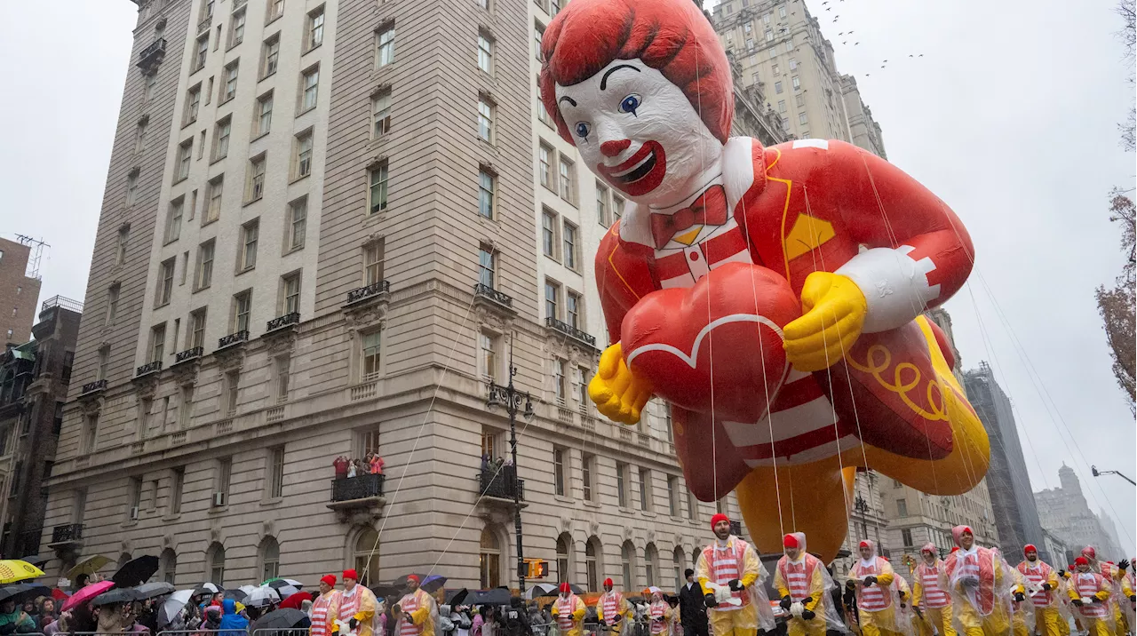 21 Pro-Palestinian Demonstrators Arrested at Macy’s Thanksgiving Day Parade