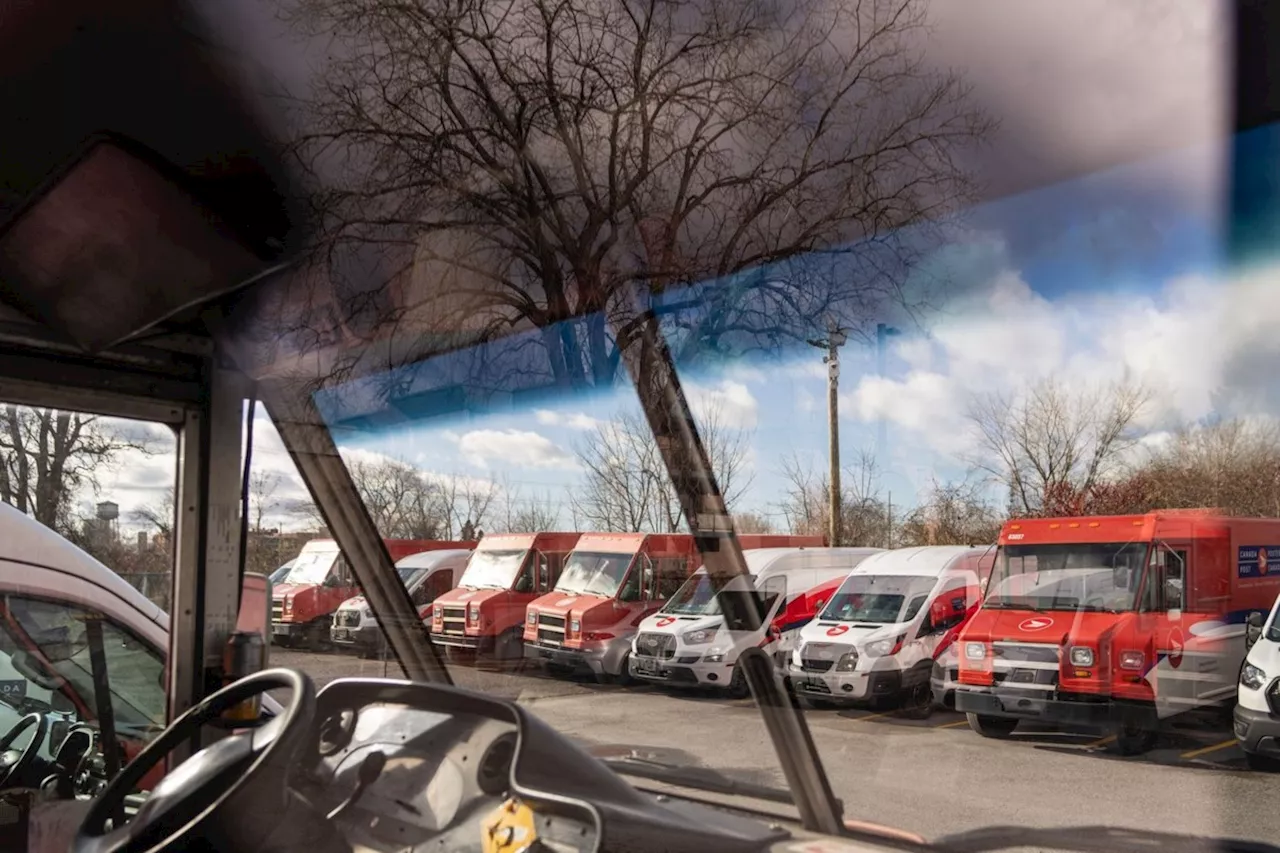 Canada Post temporarily laying off striking workers, union says