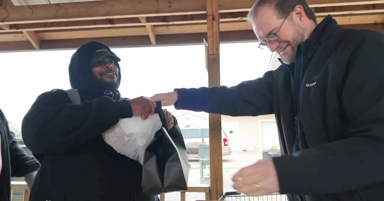 Muncie Teen Distributes 1,500 Meals for Thanksgiving