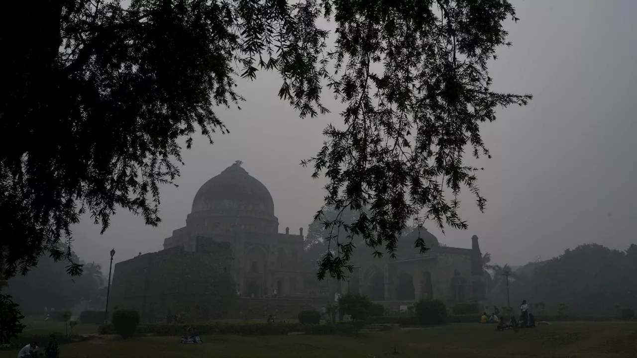 Delhi Pollution: दिल्ली में बढ़ने लगी ठंड, AQI आज भी बहुत खराब, जानें आपके इलाके का क्या है हाल