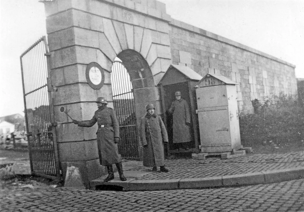 Histoire de l'arsenal de Cherbourg : de 1940 à 1945, travailler ou pas avec l'ennemi ?