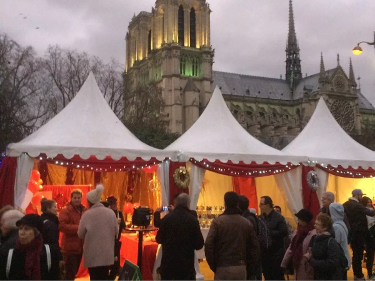 'On retrouve une vue merveilleuse' : le marché de Noël de Notre-Dame de Paris revient