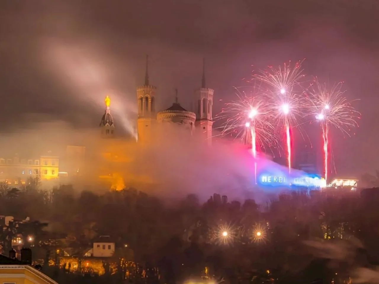 Un Feu d'Artifice Religieux à Fourvière avant la Fête des Lumières