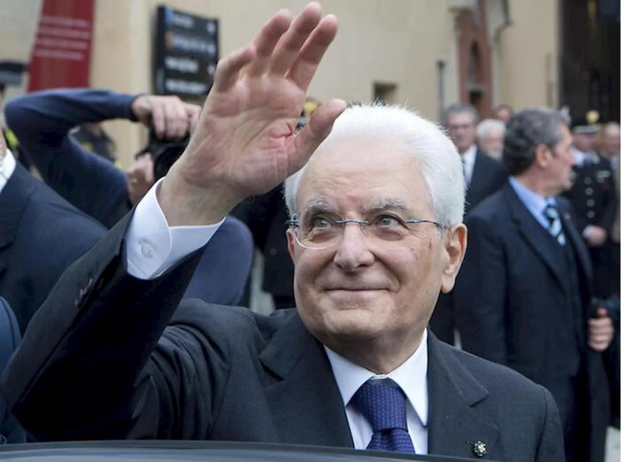 Mattarella, va assicurato al lavoro il giusto compenso