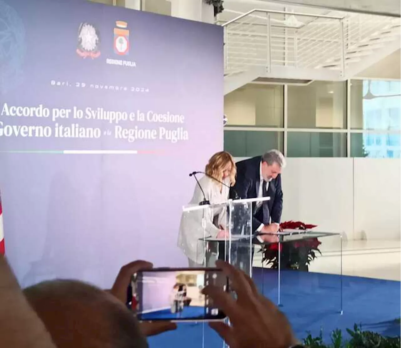 Puglia firma l'Accordo di coesione, 6,5 miliardi per lo sviluppo