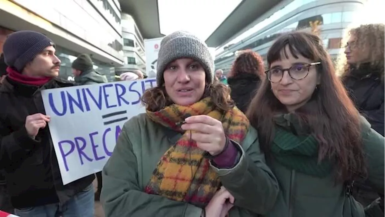 Sciopero generale, studenti e ricercatori bloccano campus universitario a Torino