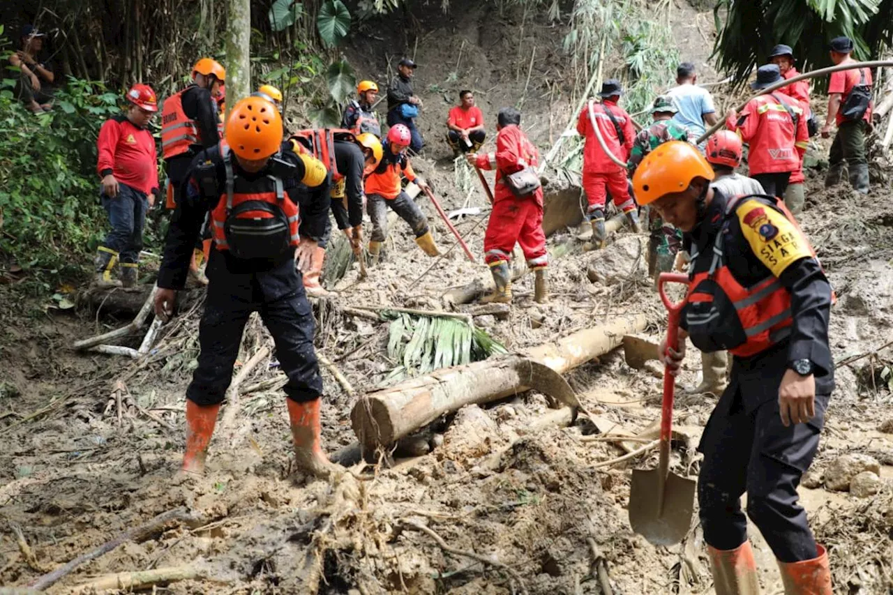 Brimob Polda Sumut gunakan drone petakan longsor di Desa Sembahe