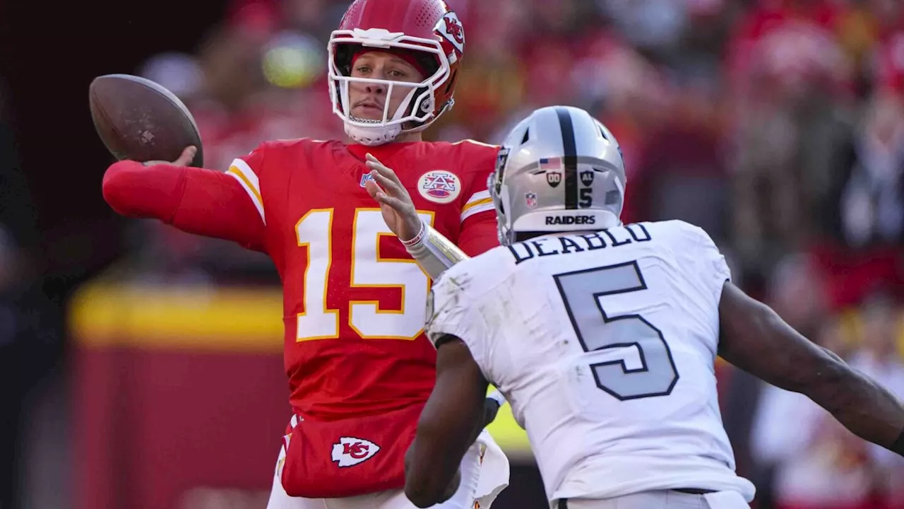 Chiefs' Patrick Mahomes moves past Hall of Famer Len Dawson with franchise-record 238th TD pass