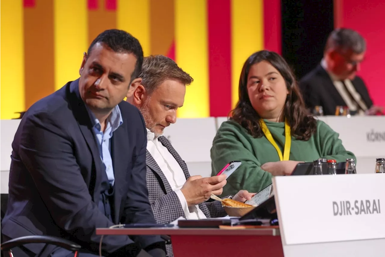 Juli-Chefin fordert in Debatte um „D-Day“-Papier Rücktritt des FDP-Generalsekretärs