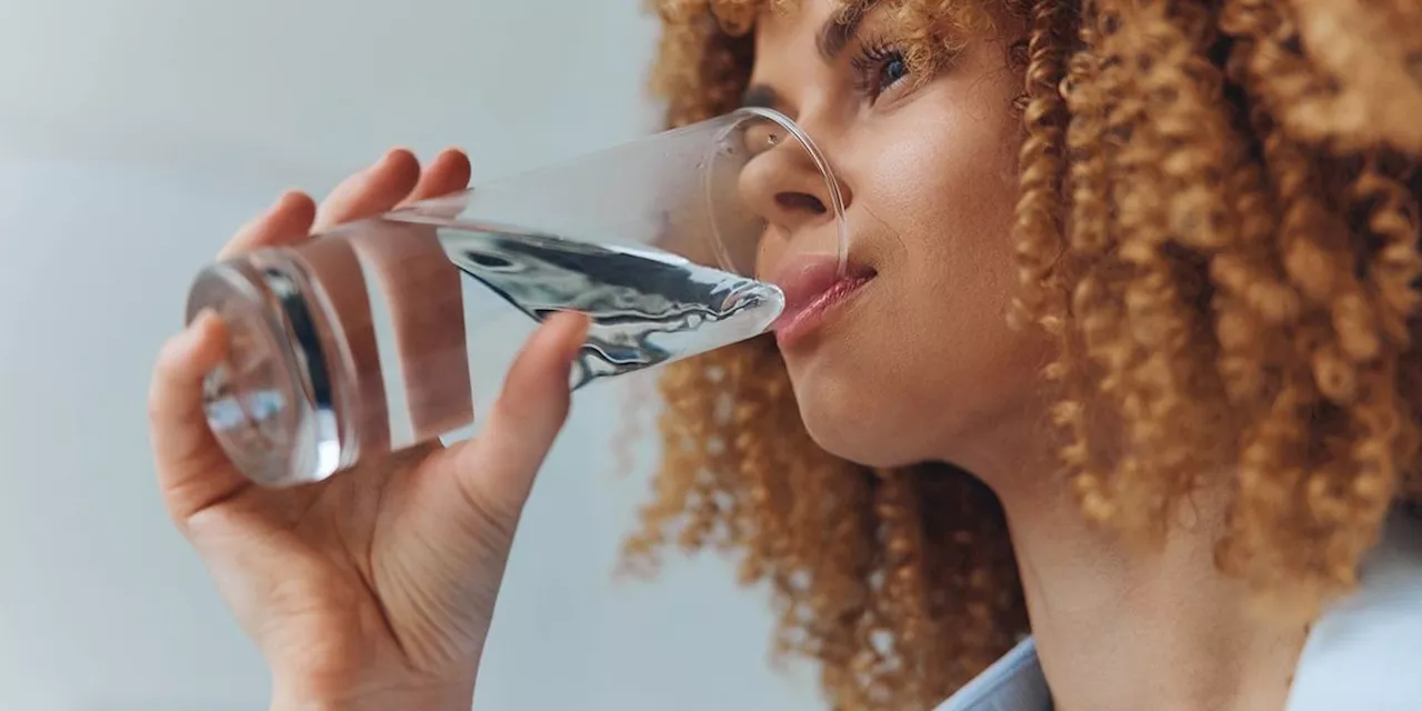 Nutritionists Say You’re Probably Drinking Water All Wrong