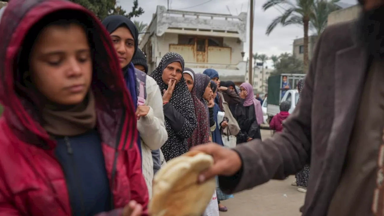 Palestinian Women and Children Queue for Bread Amid Severe Hunger in Gaza Strip