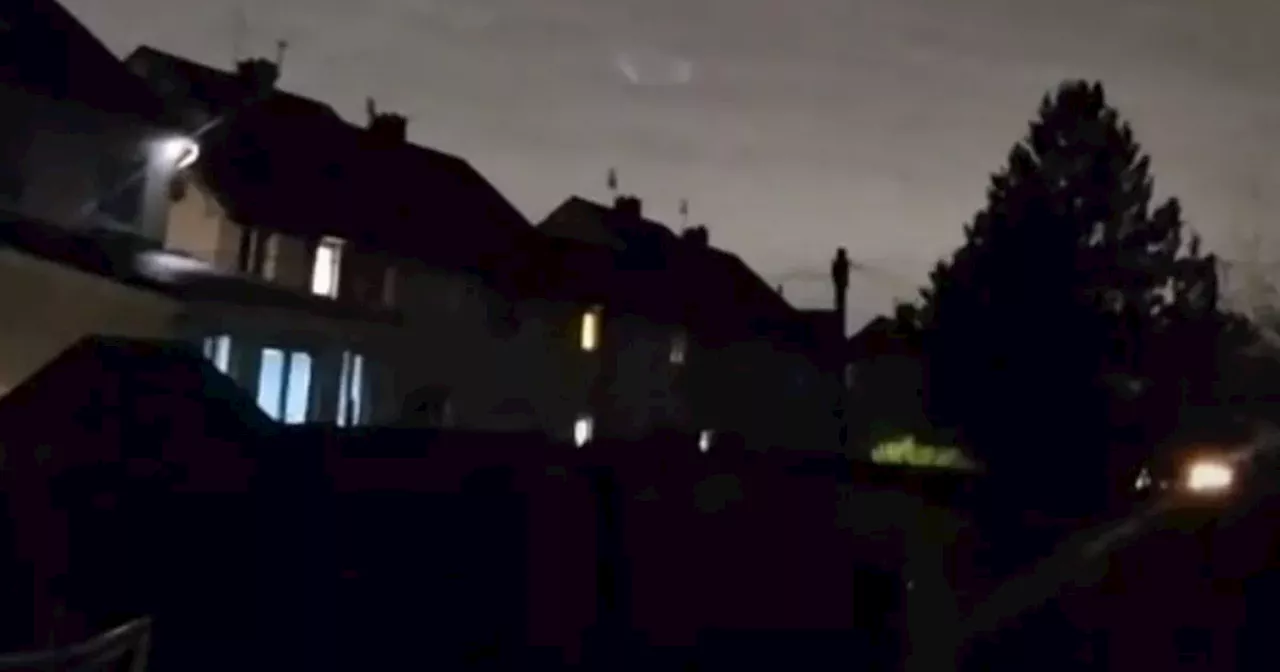 Mother Spots UFO-Like Orb Over Glasgow Leaving Spectators Flabbergasted