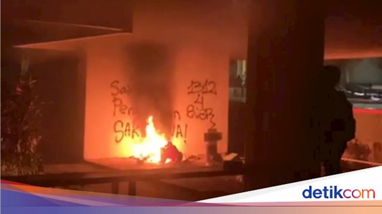 32 Mahasiswa Diamankan Terkait Penyerangan-Pembakaran Gedung FIB Unhas