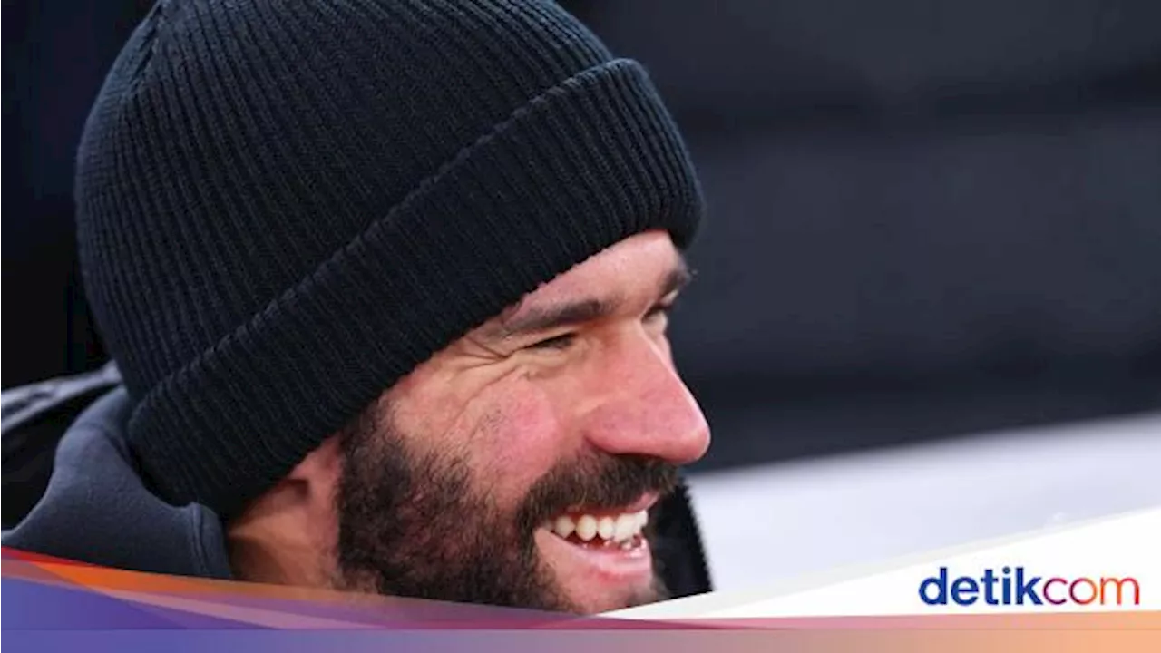 Alisson Melanjutkan Musim Keenamnya di Liverpool, Rumor Hengkang Muncul