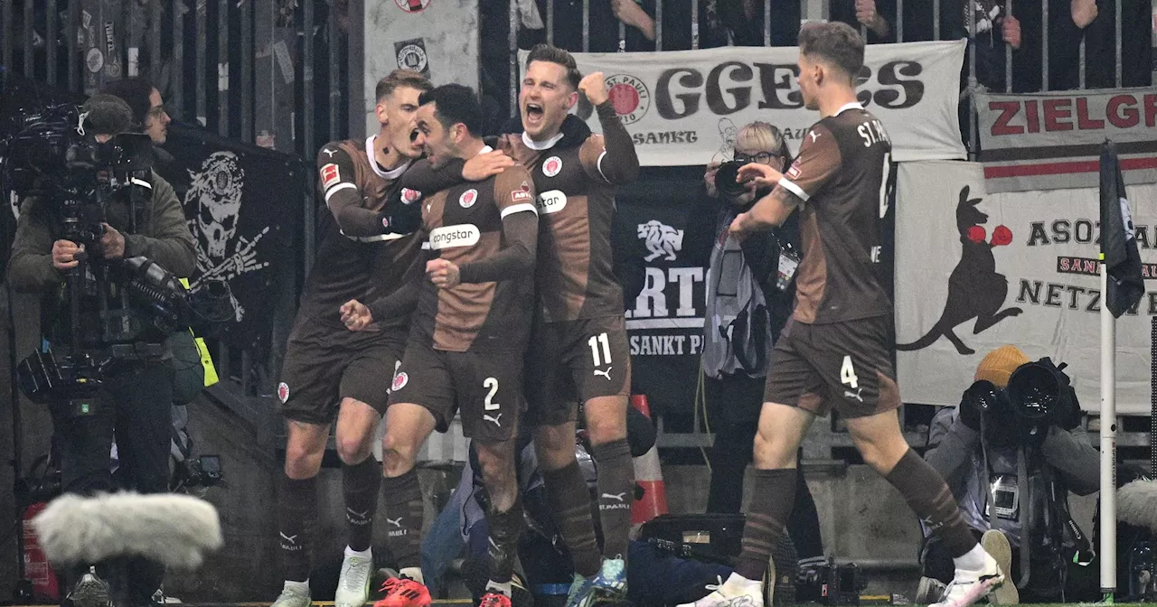 FC St. Pauli feiert ersten Heimsieg in der Bundesliga - Kiez-Kicker bezwingen Holstein Kiel im Aufsteigerduell