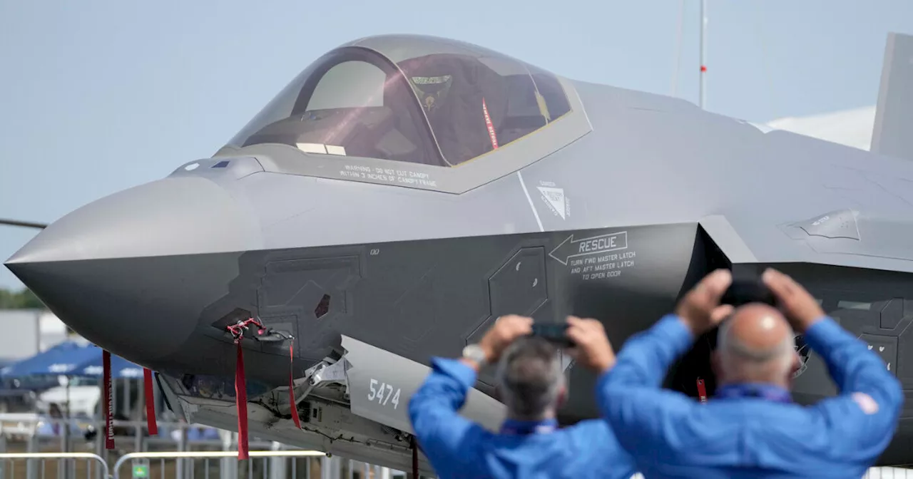 Il Movimento 5 Stelle critica l'acquisto di F-35 per il costo e l'obsolescenza