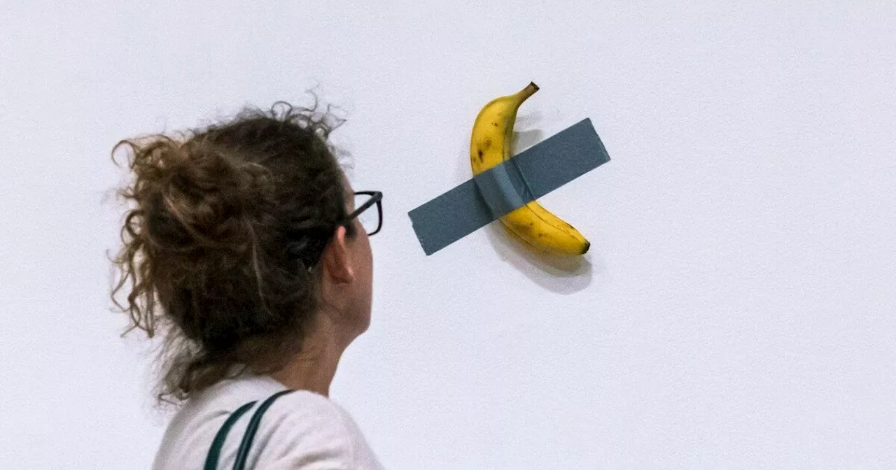 Il venditore ambulante che ha venduto la 'banana di Cattelan' per 25 centesimi