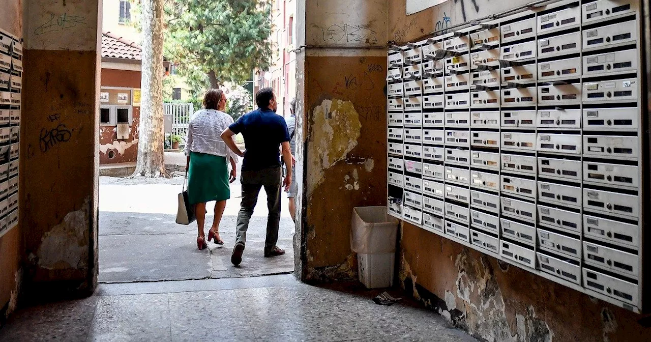 La Guerra tra Poveri delle Case Popolari: Comuni e Enti in Disputa