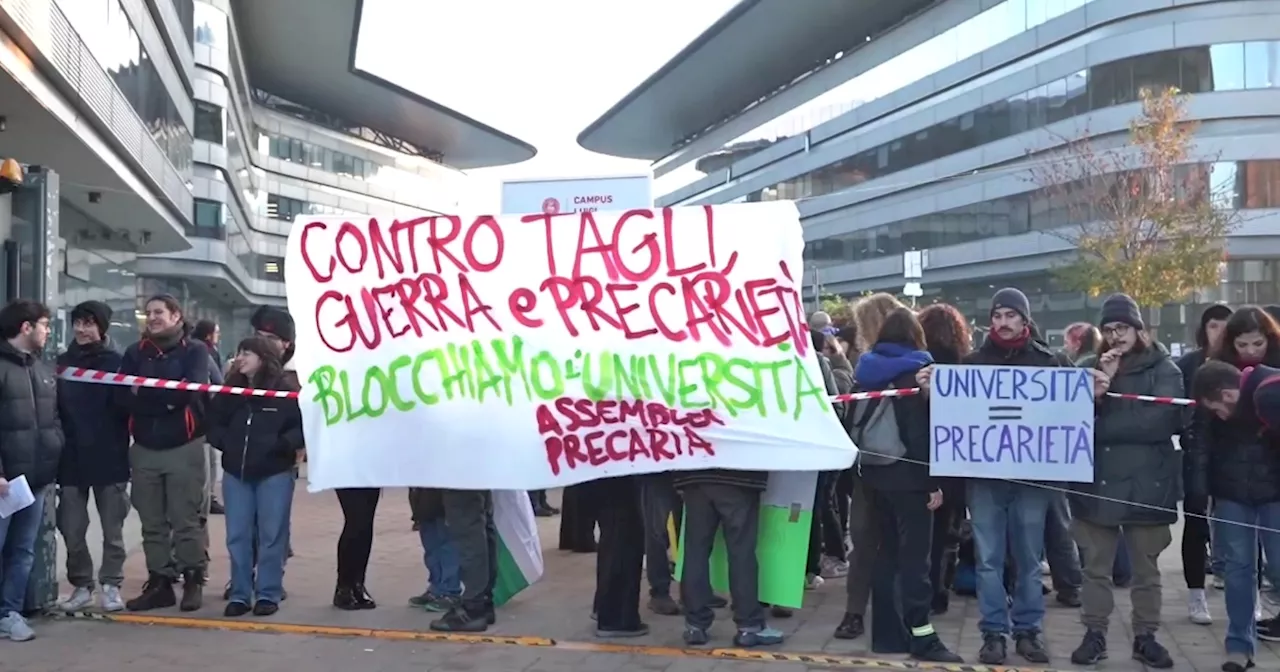 Sciopero generale, studenti e ricercatori bloccano l’ingresso dell’Università di Torino –…