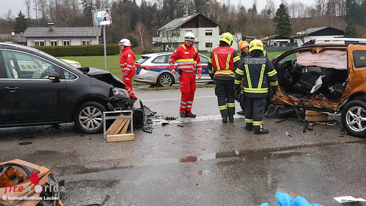 Oö: Eine Person bei Pkw-Kreuzungsunfall mit zwei Verletzten in Vorchdorf befreit