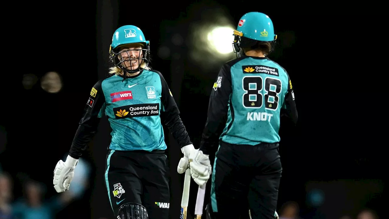 Kiwi Player Executes INSANE 'Superman' Catch in WBBL Final