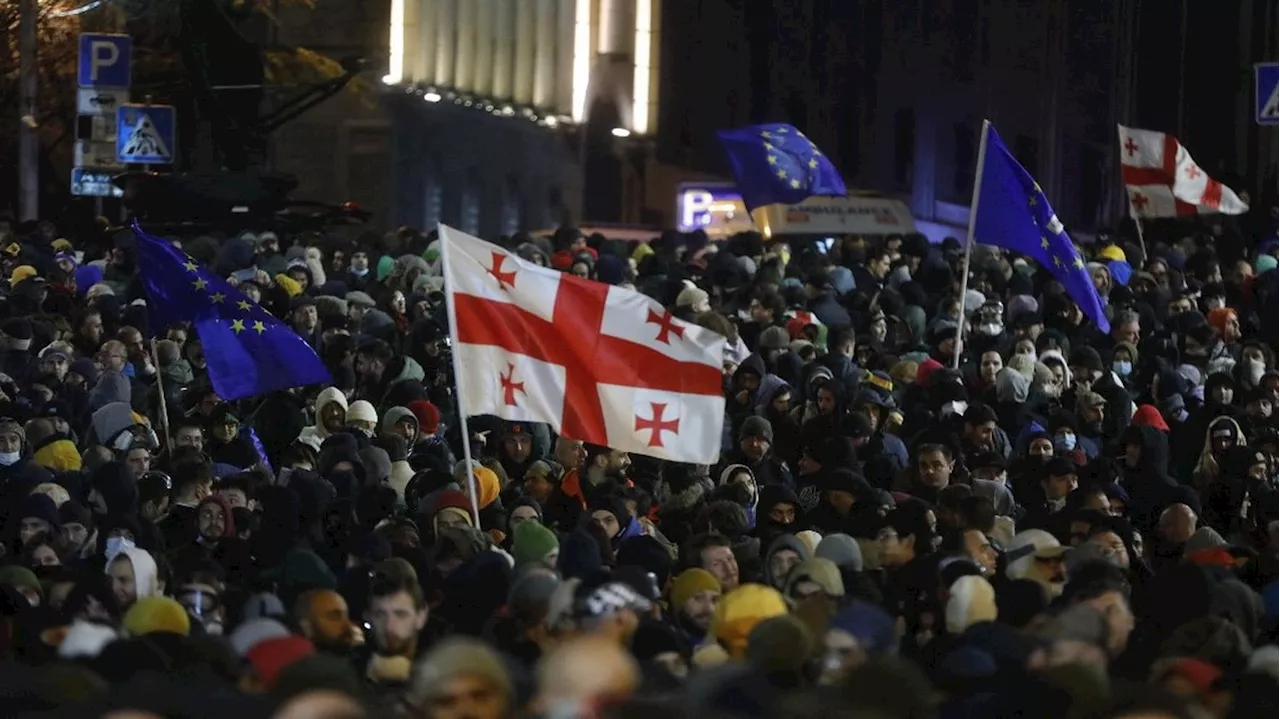 En Géorgie, la police tire des gaz lacrymogènes contre des manifestants pro-européens