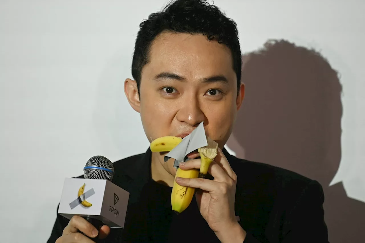 Cryptocurrency Founder Justin Sun Eats $6.2 Million Banana Artwork in Hong Kong