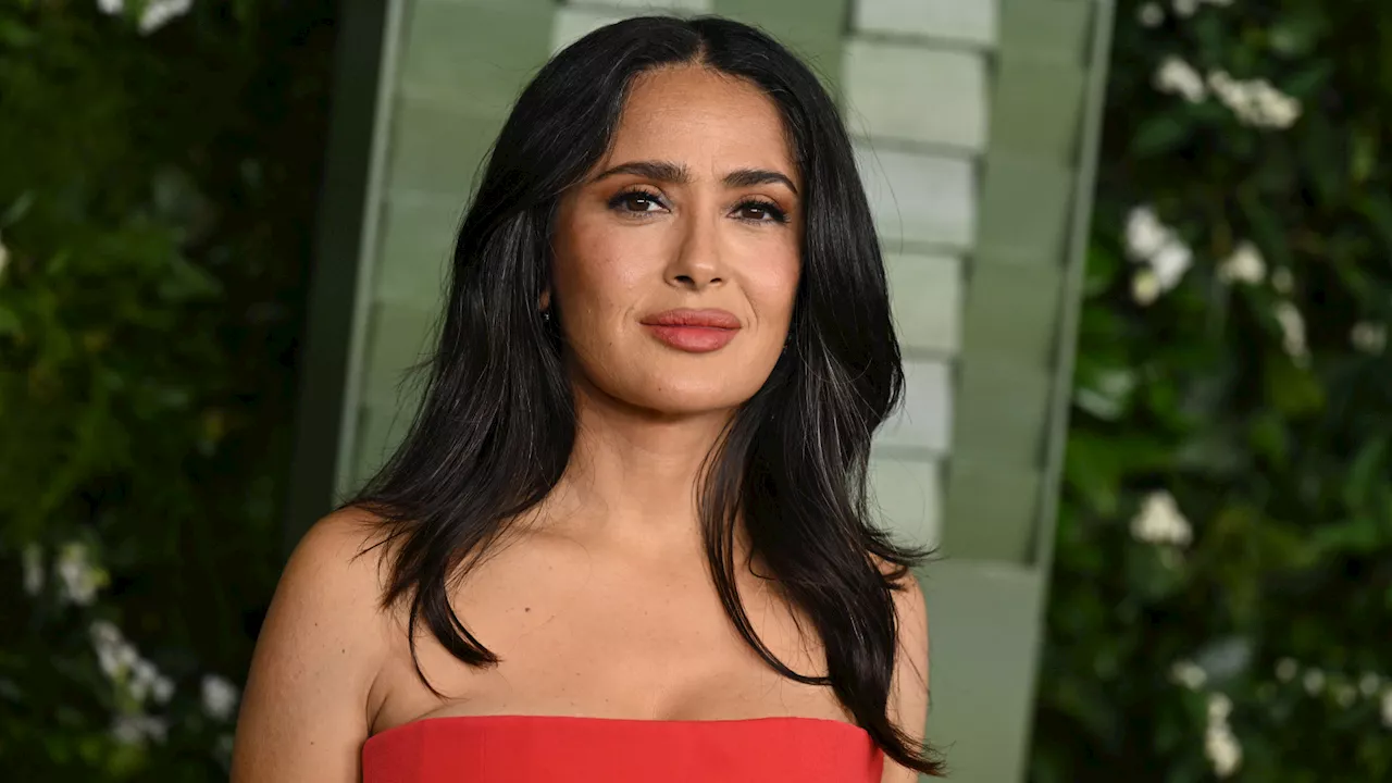 Salma Hayek Éblouit sur le Tapis Vert du Festival