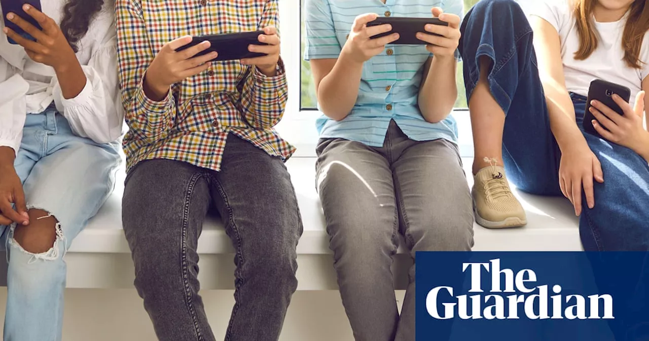 UK Child Safety Experts Oppose Australian-Style Social Media Ban for Under-16s