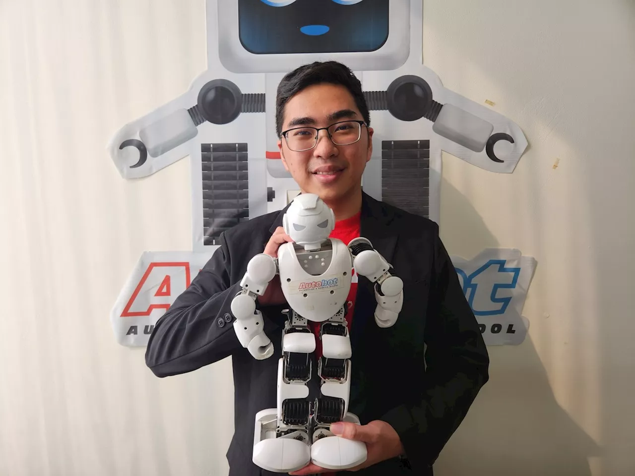 Agur Yake dan Sekolah Robot untuk Anak-anak