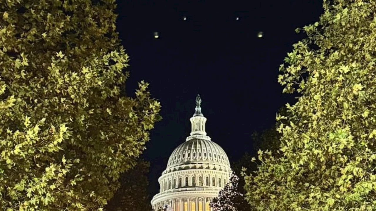 Graban supuestos OVNIs sobrevolando el Capitolio en Washington DC