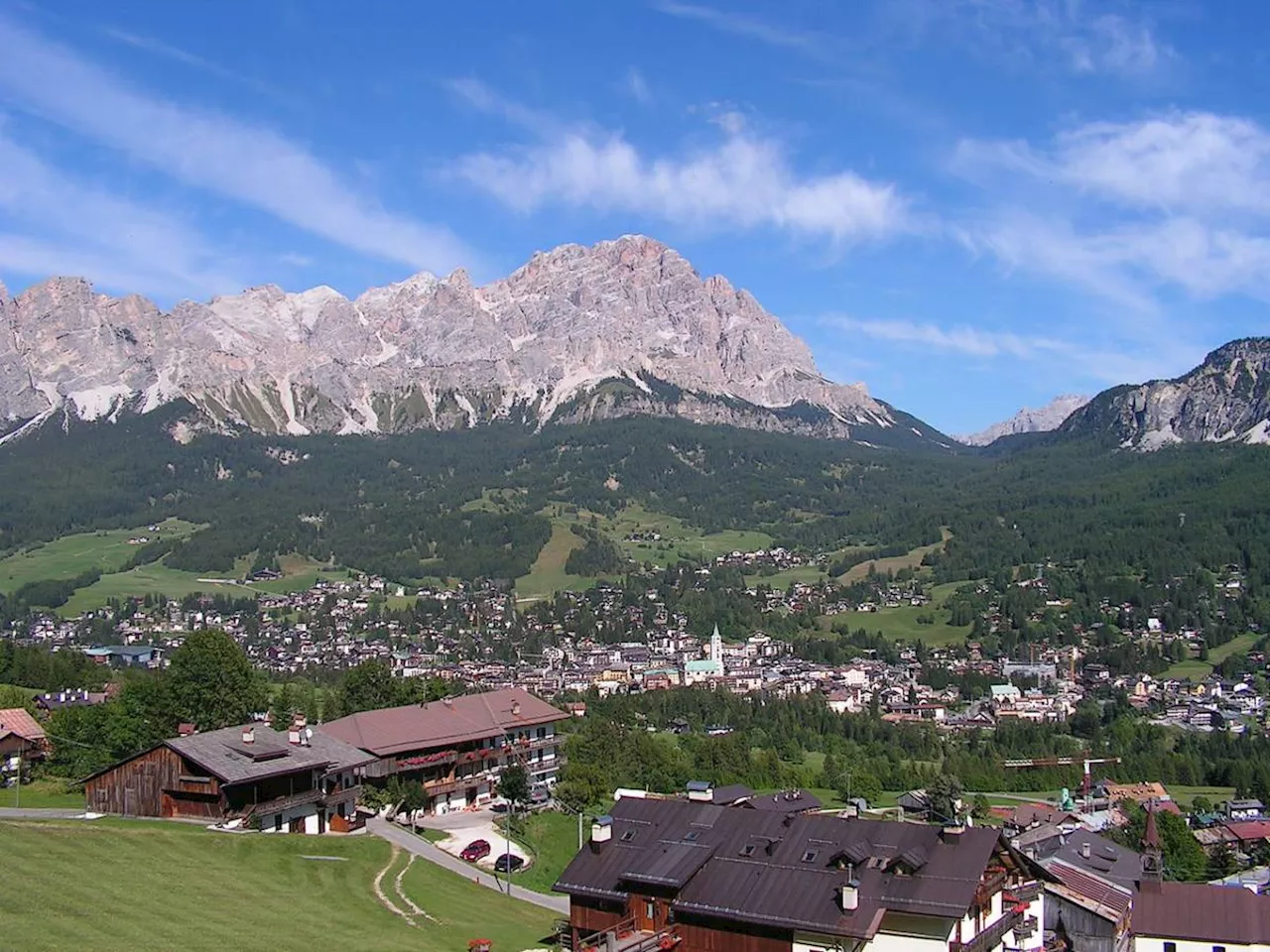 Cortina d'Ampezzo e l’offerta bipolare dell’albero natalizio