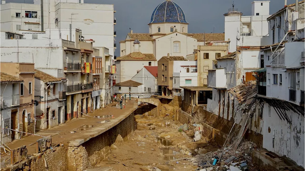 Tsunami de agua y lodo en Valencia deja 222 muertos y 4 desaparecidos