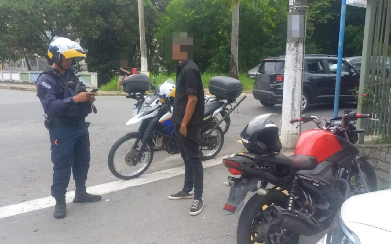 Homem sem habilitação é preso em Volta Redonda dirigindo moto furtada