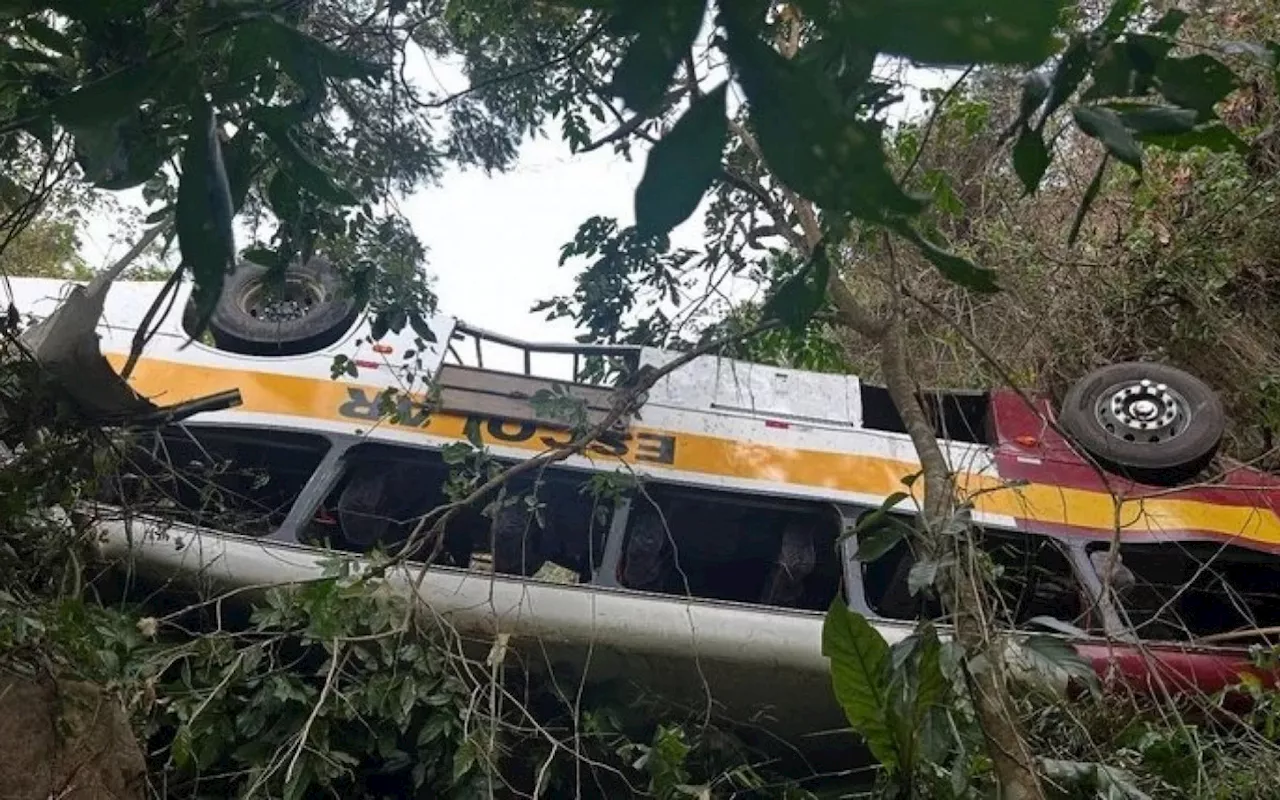 Número de mortos em acidente com ônibus no interior do Alagoas sobe para 20