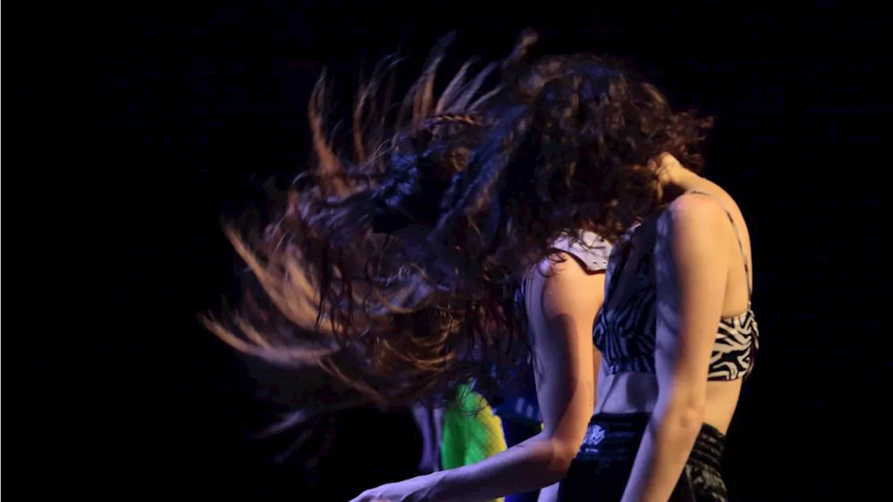 Youness Aboulakoul chorégraphie la résistance des femmes sur la scène du théâtre d'Arles