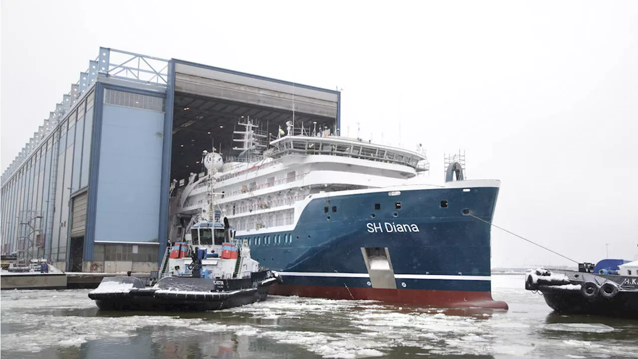 Antarctic luxury cruise passengers 'go on hunger strike' after engine failure leaves ship stranded near...