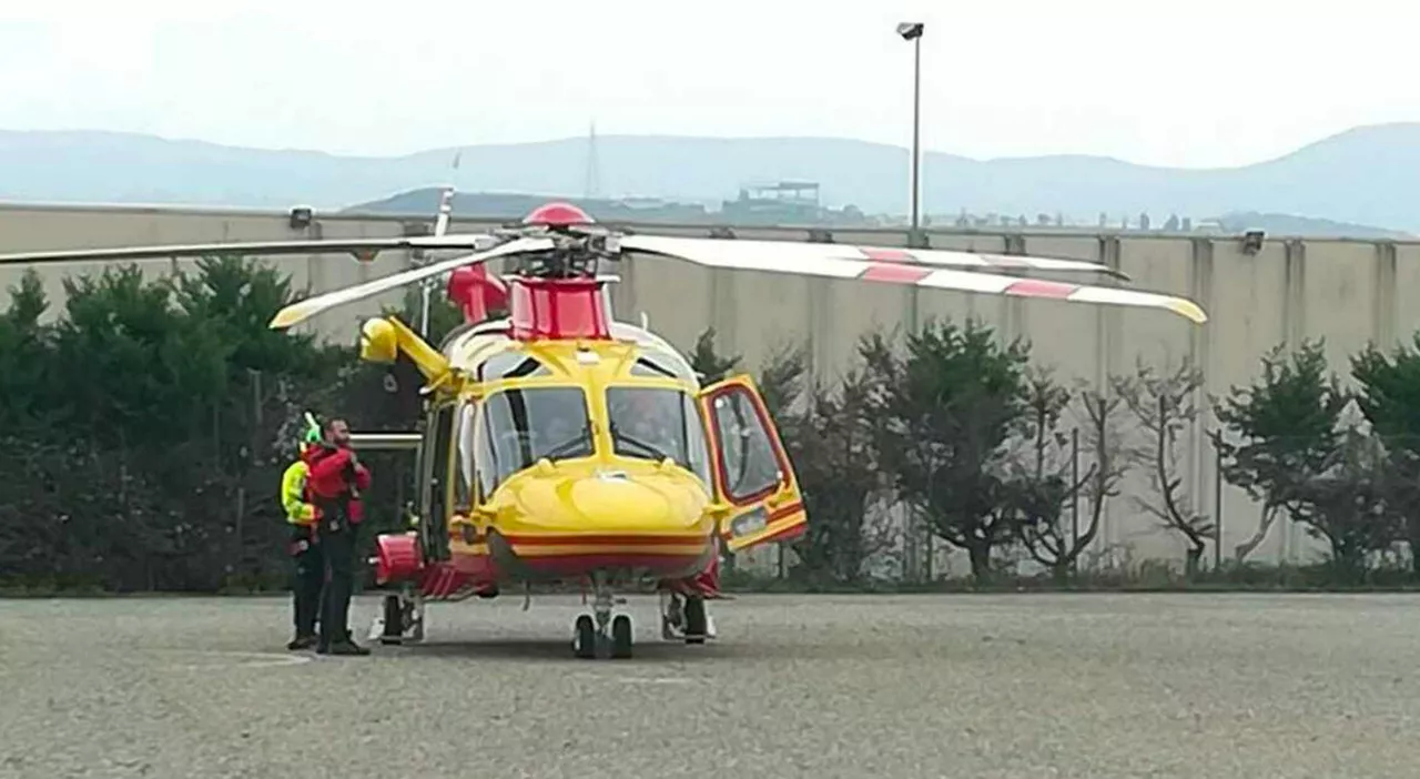 Malore in fabbrica, ragazzo di 29 anni si accascia davanti ai colleghi di lavoro e muore