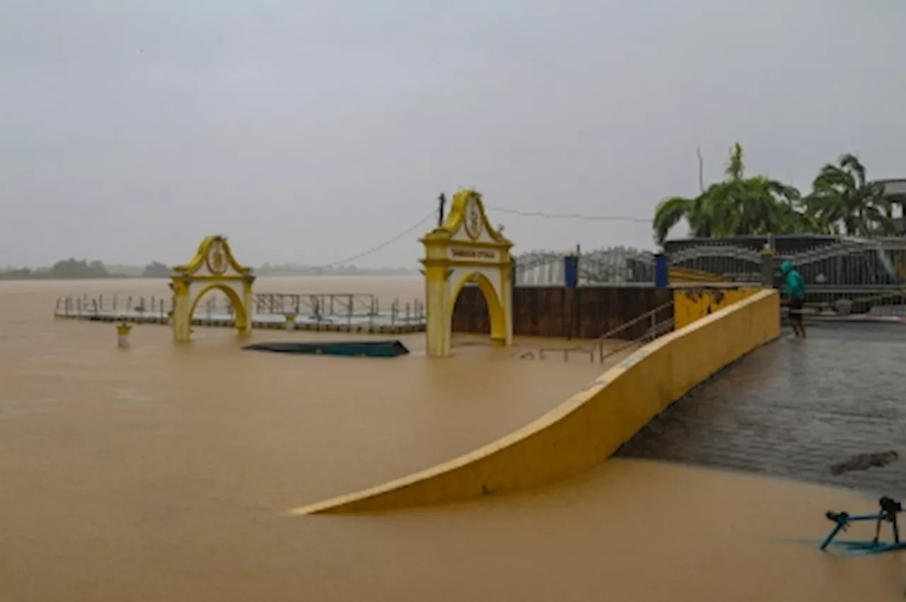 Monsoonal Flooding in Kelantan Displaces Thousands, Isolates Villagers