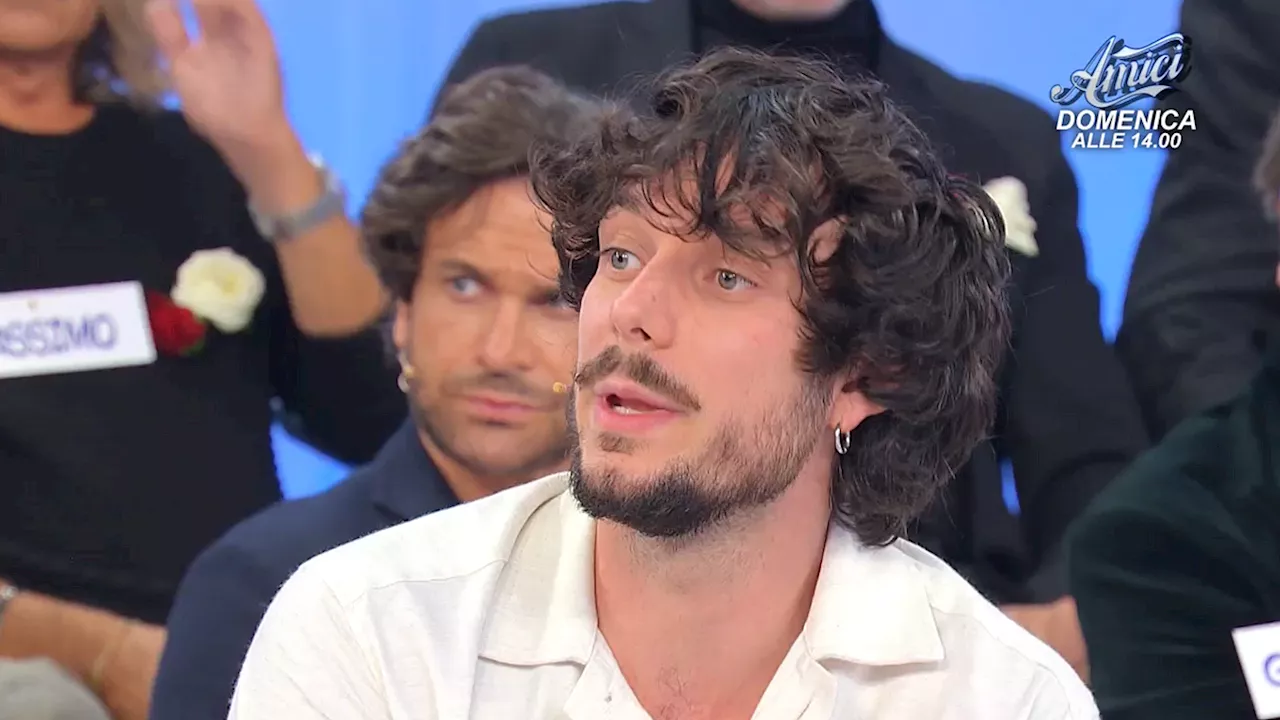 'Uomini e Donne', Michele Longobardi torna da Amal e Veronica lo insulta: 'Sei un grandissimo buffone'